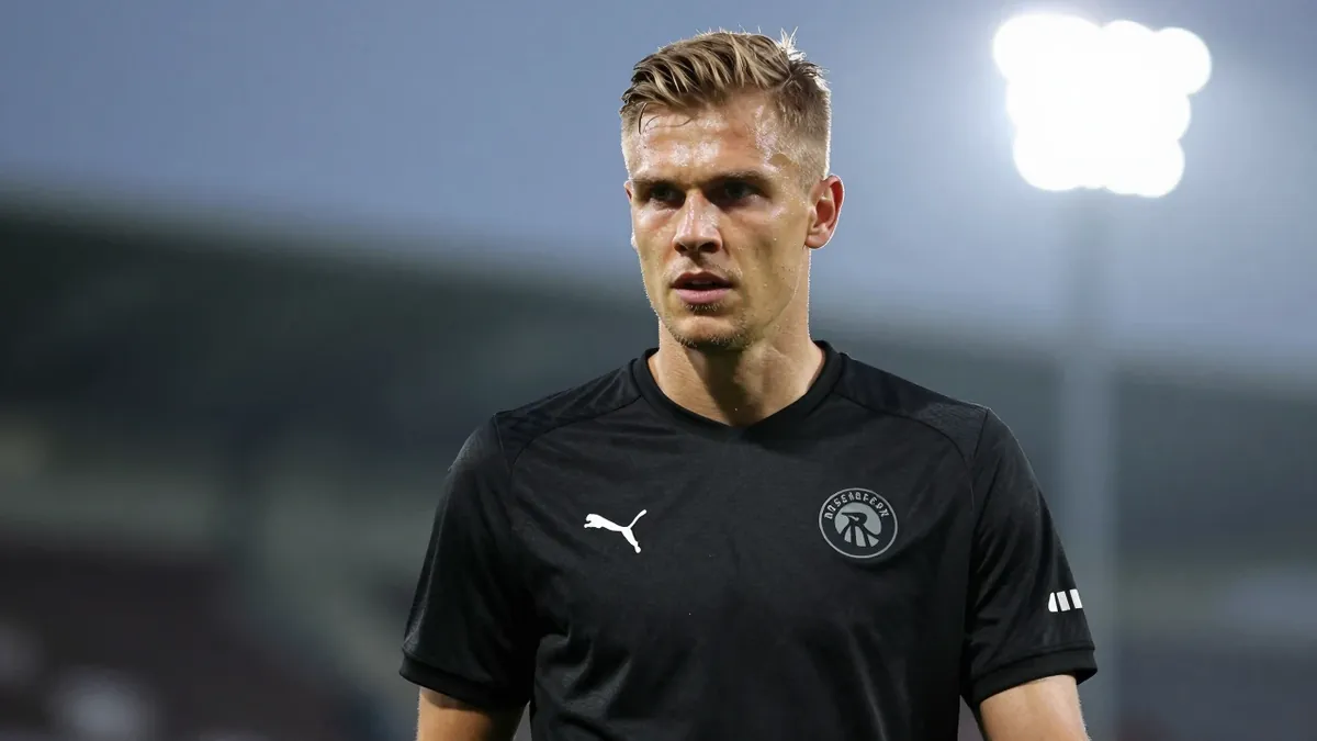 Rosenborg BK ligger på sjuendeplass i Eliteserien og er hele 17 poeng bak serieleder Bodø/Glimt med tre måneder igjen av...